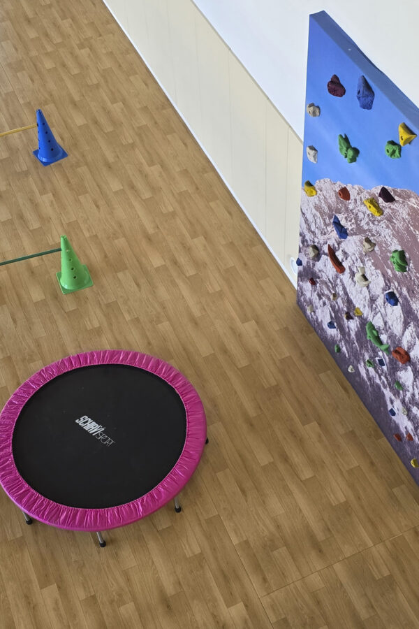 Materská škola Postojna – svetlý dizajn a premyslený výber