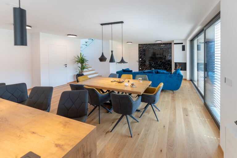 LUCI IN KRISTJAN FULLRESOLUTION 52 OF 92 768X512